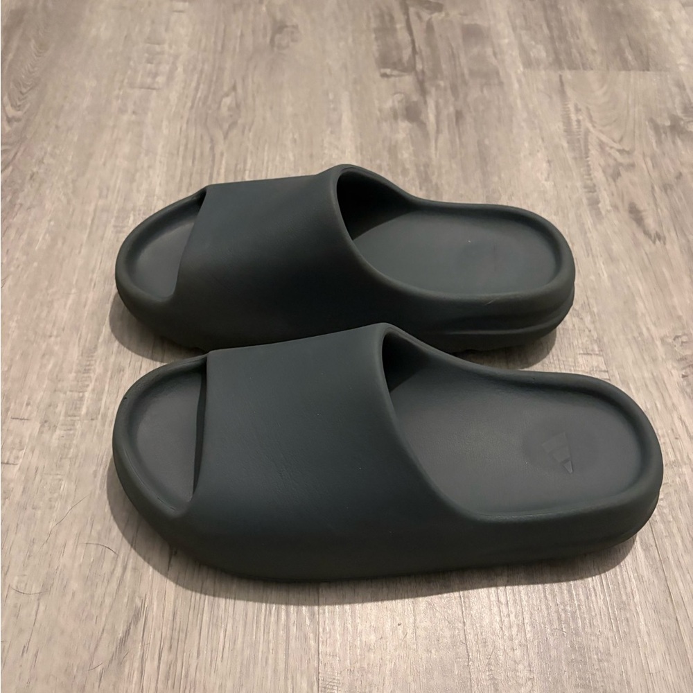 Yeezy Dark Gray Slide Sandals